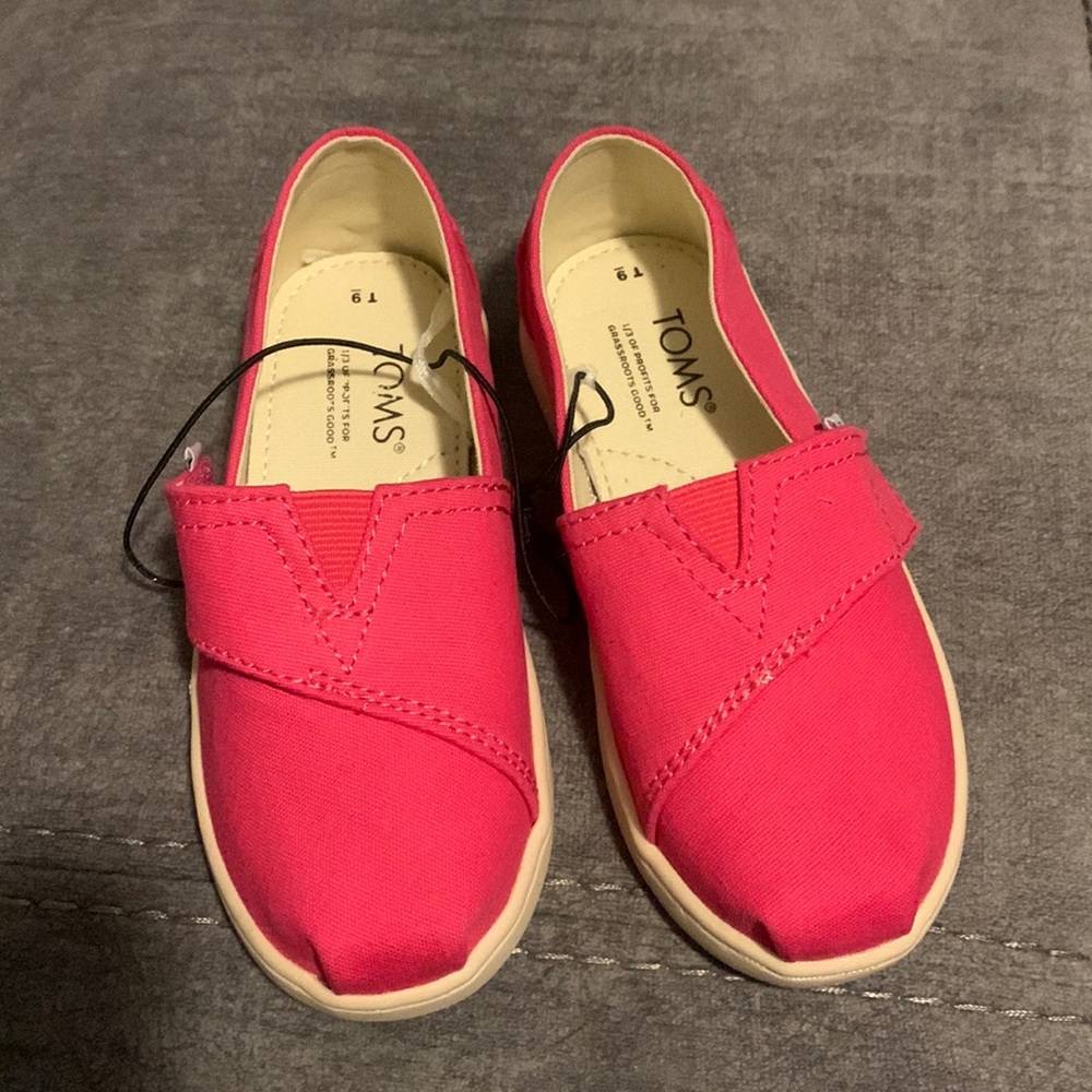 Hot pink toddler toms
